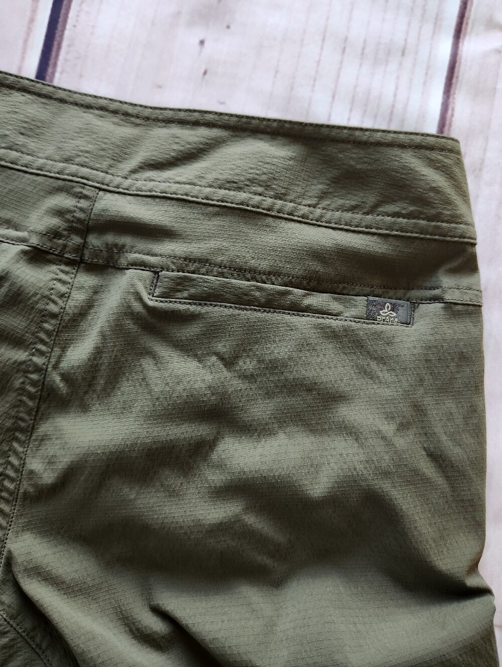 Prana "Jasmine Knicker" Capri Bermuda Cargo Short Olive Green | Women's Size 2 - Picture 8 of 10
